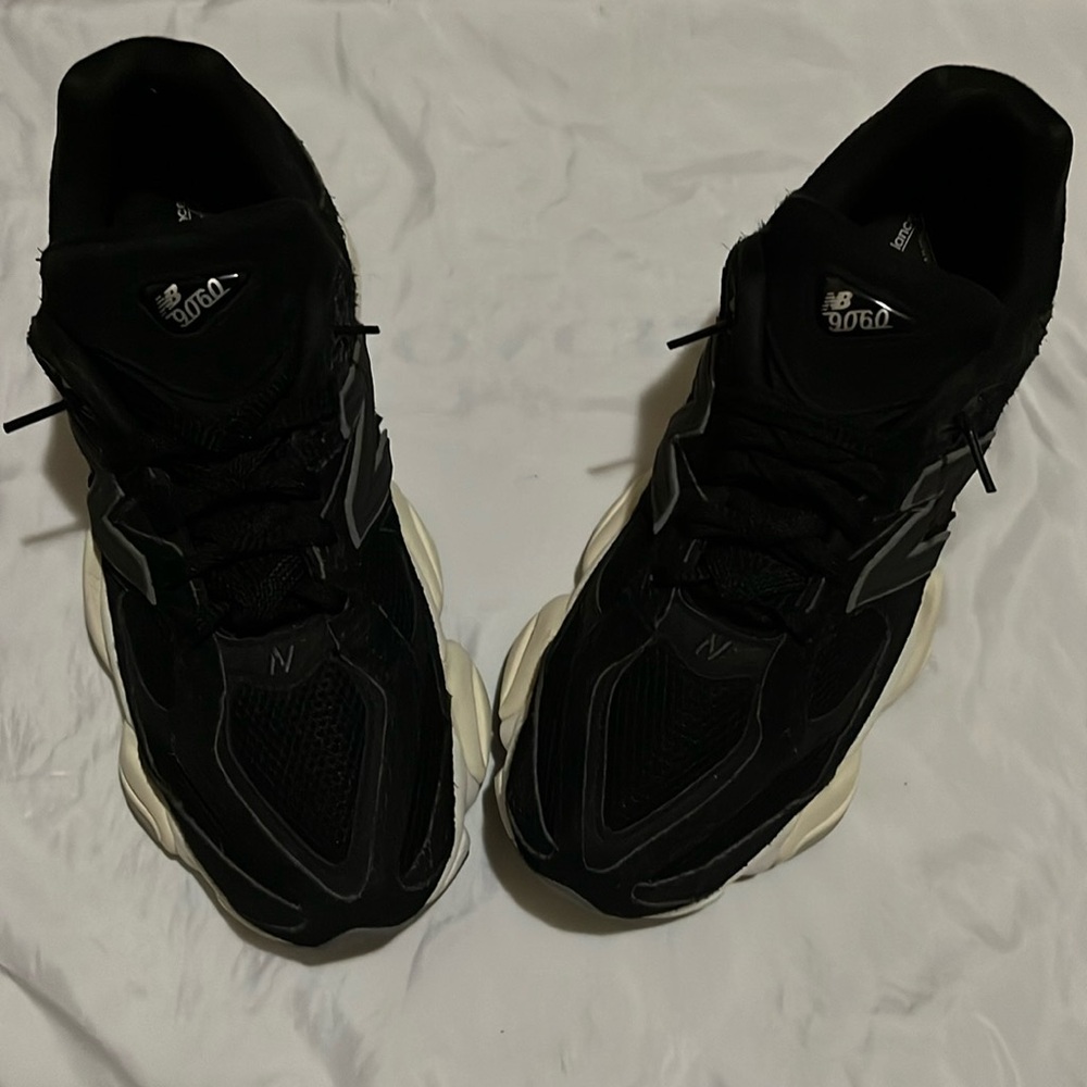 Great condition new balance 9060